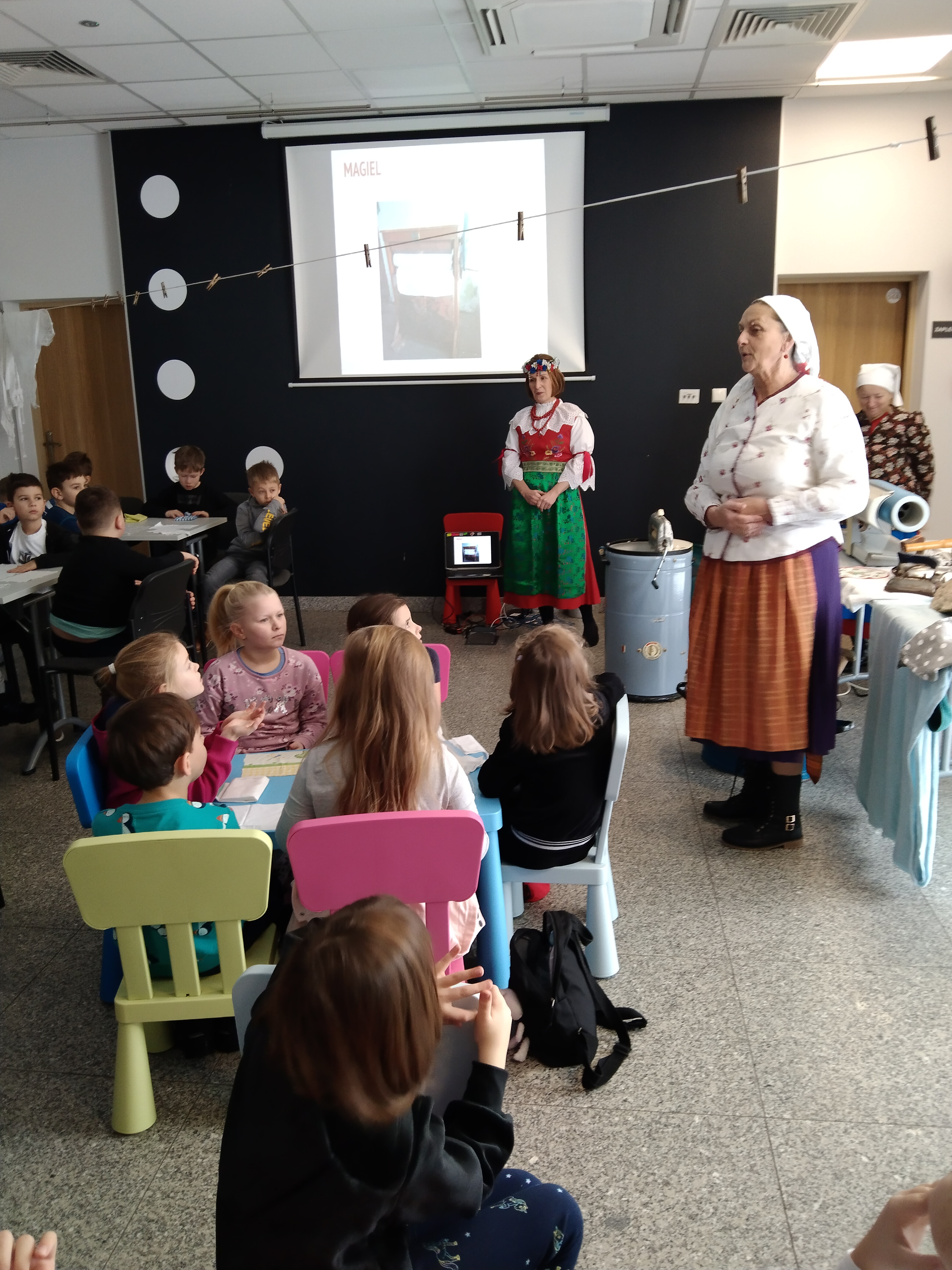 Śląskie poranki u Kaśki i Hanki – pranie, maglowanie, biglowanie