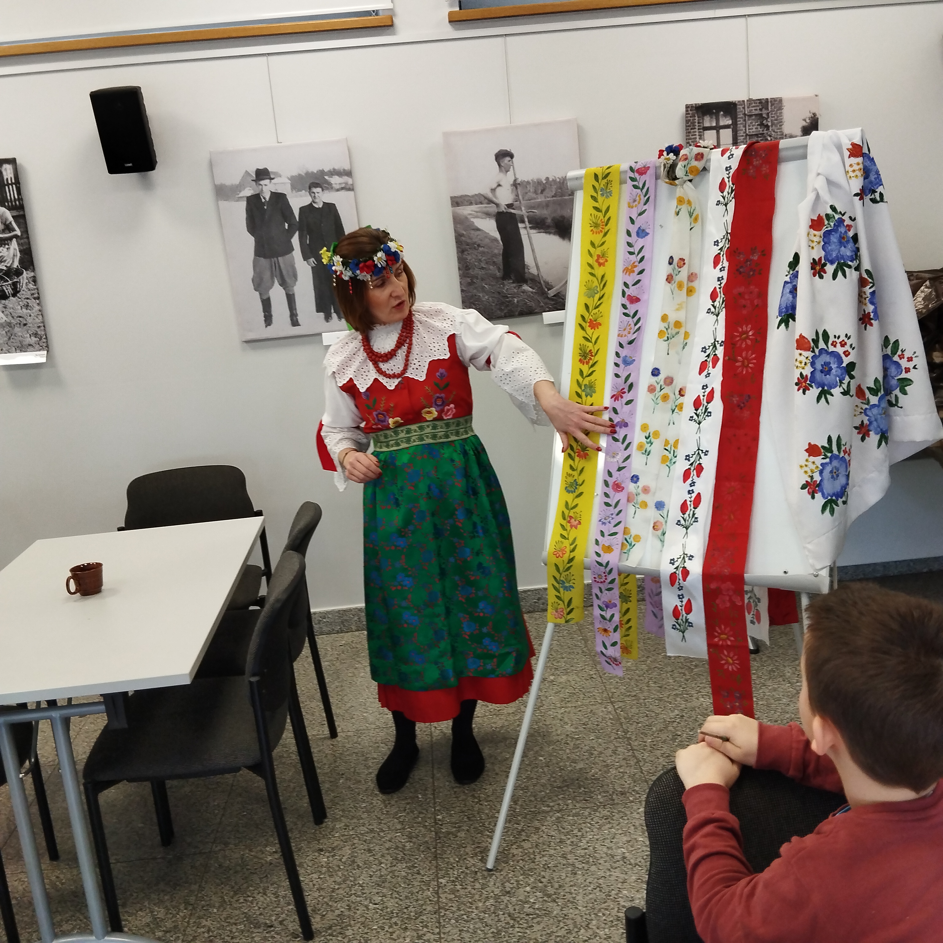 Śląskie poranki u Kaśki i Hanki – malowanie szlajfek (wstążek)