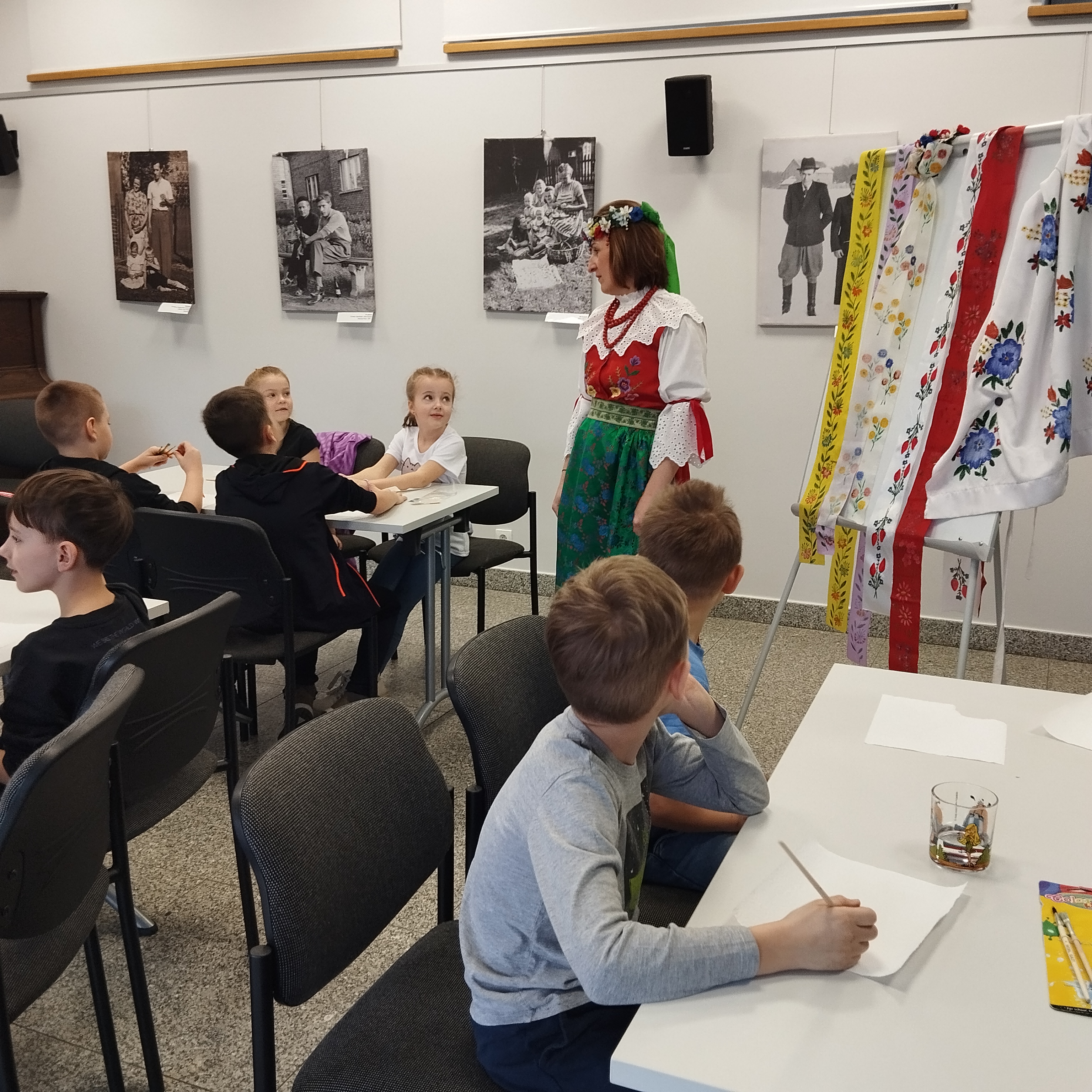 Śląskie poranki u Kaśki i Hanki – malowanie szlajfek (wstążek)